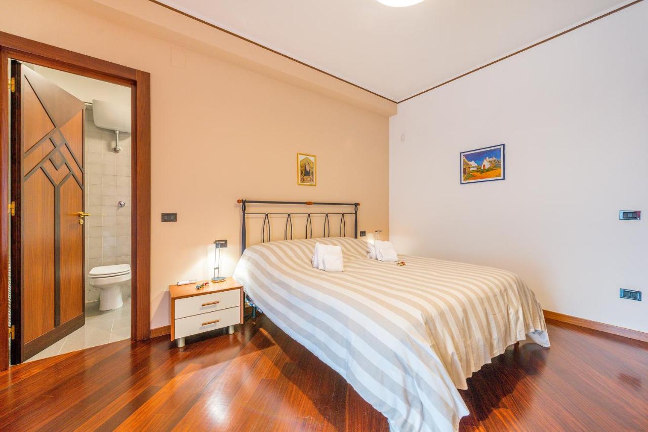 A Casa Di Sara Ermy Bed & Breakfast บารี ภายนอก รูปภาพ