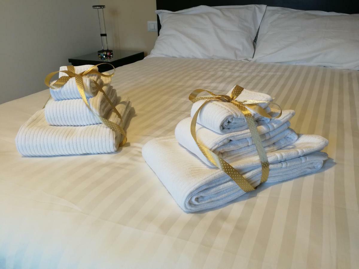 A Casa Di Sara Ermy Bed & Breakfast บารี ภายนอก รูปภาพ
