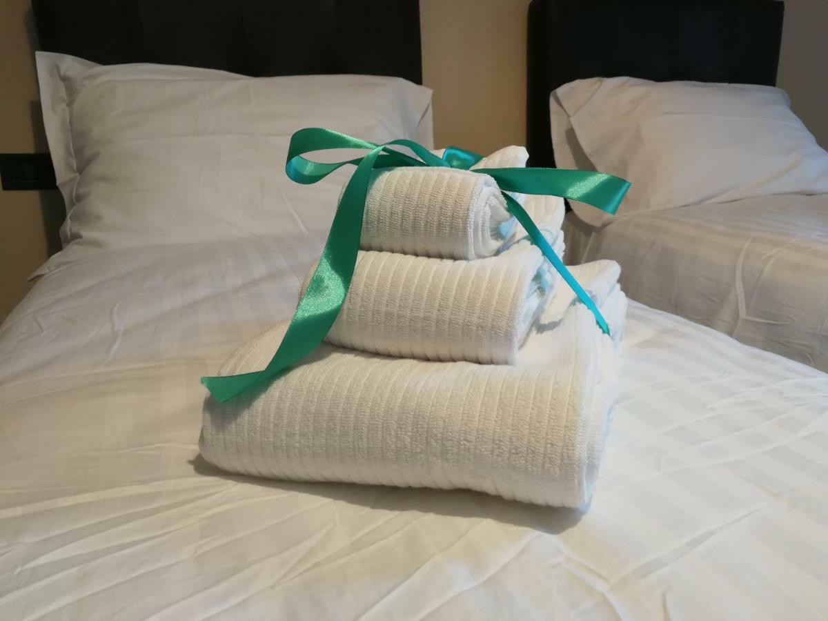 A Casa Di Sara Ermy Bed & Breakfast บารี ภายนอก รูปภาพ
