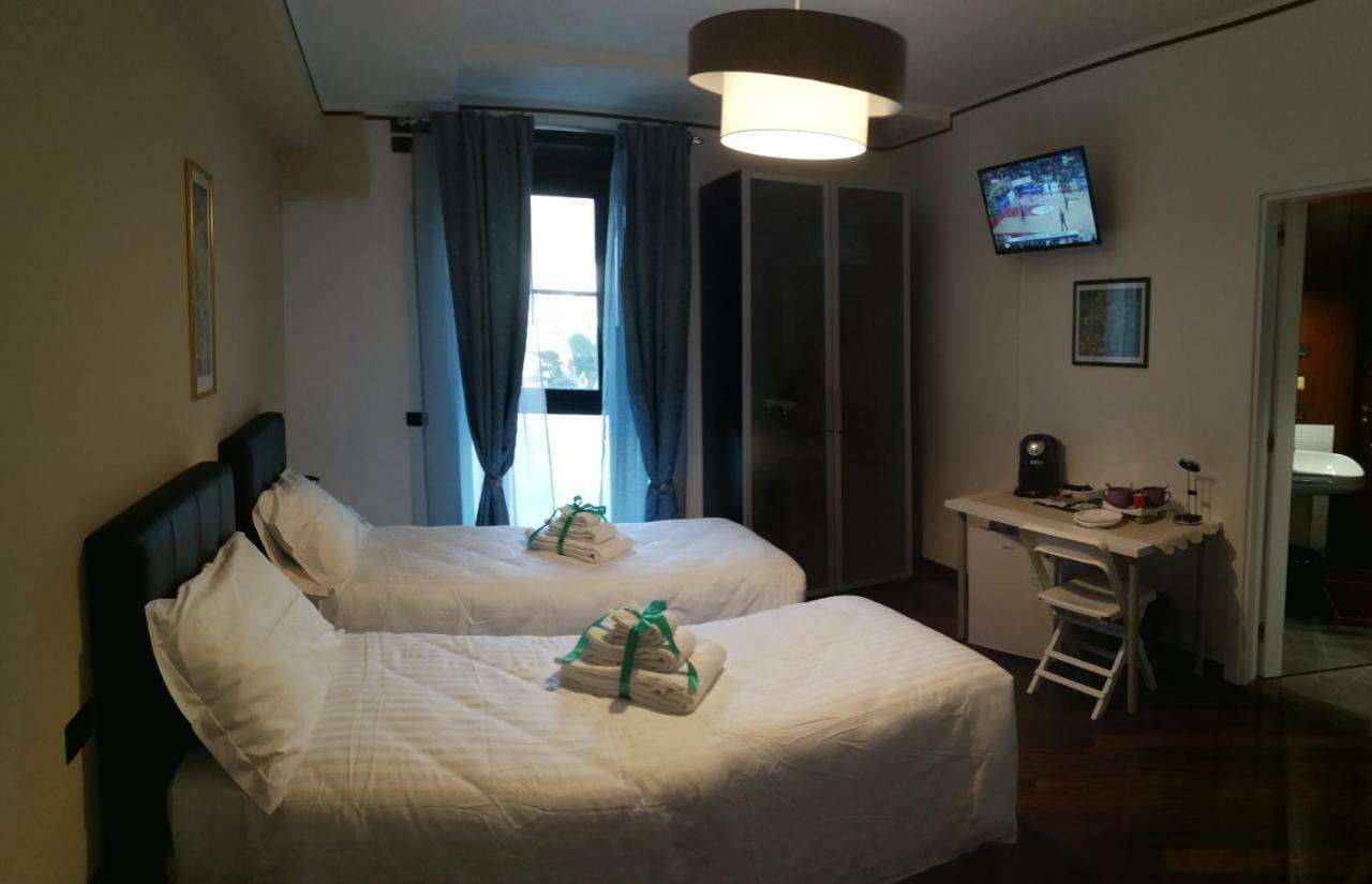 A Casa Di Sara Ermy Bed & Breakfast บารี ภายนอก รูปภาพ