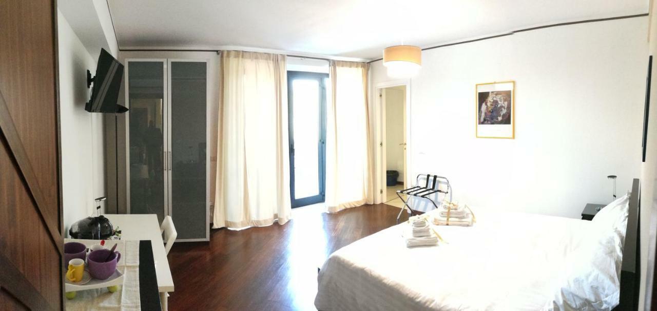 A Casa Di Sara Ermy Bed & Breakfast บารี ภายนอก รูปภาพ
