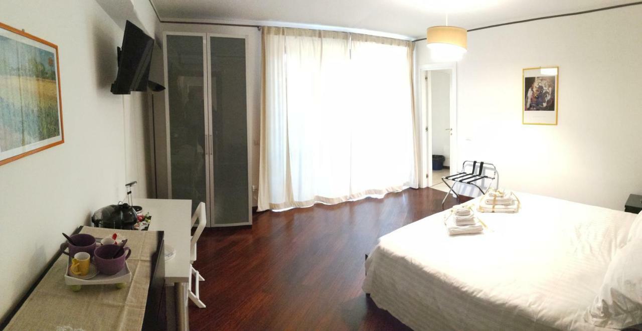 A Casa Di Sara Ermy Bed & Breakfast บารี ภายนอก รูปภาพ